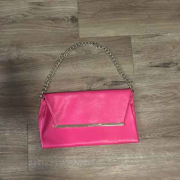 Pink Fuschia New York and Company chain bag. - Picture 2 of 9